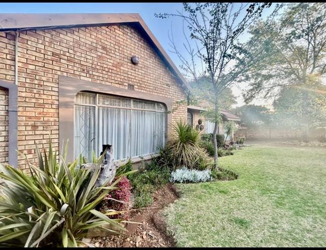 3 BEDROOM HOUSE FOR SALE IN VANDERBIJLPARK SE 3